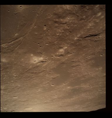 AS 17-153-23572 - Craters Aratus "A" and Manilius "F"
Image Collection:  70mm Hasselblad 
Mission:  17 
Magazine:  153 
Magazine Letter:  MM 
Revolution:  39 
Latitude:  19,7° North
Longitude: 8,7° East
Lens Focal Length:  80 mm 
Camera Altitude:  106 Km 
Sun Elevation (on Local Horizon):  17° 
Mission Activity:  REV 39 
Film Type:  SO-368 
Film Width:  70 mm 
Film Color:  color
Parole chiave: The Moon from orbit - Craters - Aratus "A" and Manilius "F"