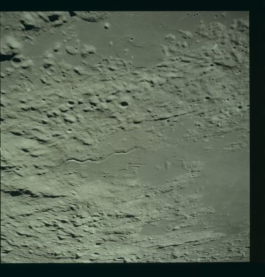 AS 17-153-23579 - South of Conon Crater
Image Collection:  70mm Hasselblad 
Mission:  17 
Magazine:  153 
Magazine Letter:  MM 
Revolution:  39 
Latitude:  18,7° North
Longitude: 2,6° East
Lens Focal Length:  80 mm 
Camera Altitude:  105 Km 
Sun Elevation (on Local Horizon):  11° 
Mission Activity:  REV 39 
Film Type:  SO-368 
Film Width:  70 mm 
Film Color:  color
Parole chiave: The Moon - Lunar Highlands