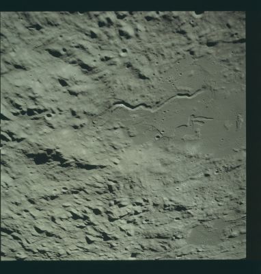 AS 17-153-23581 - South of Conon Crater
Image Collection:  70mm Hasselblad 
Mission:  17 
Magazine:  153 
Magazine Letter:  MM 
Revolution:  39 
Latitude:  19° North
Longitude:  1,4° East 
Lens Focal Length:  80 mm 
Camera Altitude:  105 Km 
Sun Elevation (on Local Horizon):  10° 
Mission Activity:  REV 39 
Film Type:  SO-368 
Film Width:  70 mm 
Film Color:  color
Parole chiave: The Moon - Lunar Highlands