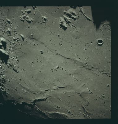 AS 17-153-23587 - Apenninus Montes, East of Wallace Crater (2)
Image Collection: 70mm Hasselblad 
Mission: 17 
Magazine: 153 
Magazine Letter: MM 
Revolution: 39 
Latitude: 21,4° North
Longitude: 5,5° West
Lens Focal Length: 80 mm 
Camera Altitude: 103 Km 
Sun Elevation (on Local Horizon): 4° 
Mission Activity: REV 39 
Film Type: SO-368 
Film Width: 70 mm 
Film Color: color
Parole chiave: The Moon from orbit - Apenninus Montes