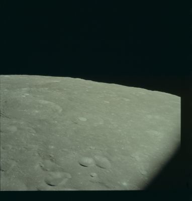 AS 17-153-23592 - Lunar Horizon
Image Collection:  70mm Hasselblad 
Mission:  17 
Magazine:  153 
Magazine Letter:  MM 
Revolution:  40 
Latitude:  11,1° South
Longitude:  146,2° East 
Lens Focal Length:  80 mm 
Camera Altitude:  123 Km 
Sun Elevation (on Local Horizon):  23° 
Mission Activity:  REV 40 
Film Type:  SO-368 
Film Width:  70 mm 
Film Color:  color
Parole chiave: The Moon from orbit - Lunar Limb - Chaplygin and Marconi Crater