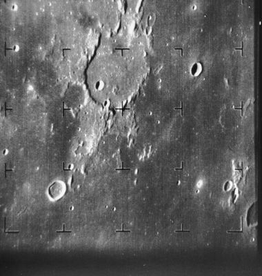 The Moon from Ranger-7: Mare Cognitum (5)
The "Ranger" Spacecrafts that failed:

Ranger 1: launched 23 August 1961.
Failed to leave Earth parking orbit.

Ranger 2: launched 18 November 1961.
Failed to leave Earth parking orbit.

Ranger 3: launched 26 January 1962.
Earth contact lost, missed the Moon by ~36.800 Km (ricordateVi bene questo dato: BERSAGLIO MANCATO di 36.000 Km!).

Ranger 4: launched 23 April 1962.
Sequencer failed, impacted the Moon 26 April 1962.

Ranger 5: launched 18 October 1962.
Earth contact lost, missed the Moon by 725 Km (un netto miglioramento rispetto al Ranger-3...)

Ranger 6: launched 30 January 1964.
Cameras failed, impacted the Moon 2 February 1964.
Parole chiave: The Moon