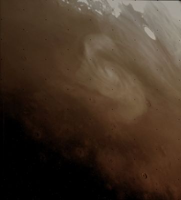 Frame Viking Orbiter 1 n. 783a42 - Martian Cyclone (Absolute Natural Colors; credits for the additional process, and color.: Dr Paolo C. Fienga - Lunexit Team)
Siamo sopra la Regione di Vastitas Borealis (61,77° North Lat. and 231,86° East Long.), alle 06:55 (Ora Locale di Marte). L'immagine è stata ottenuta da una distanza di circa 28.639,5 Km dalla Superficie del Pianeta Rosso il giorno 9 Agosto 1978.

Location & Time Information:

Date/Time (UT): 1978-08-09 T 16:31:21
Distance/Range (Km): 28.639,5
Central Latitude/Longitude (deg): +61,77/231,86
Orbit(s): 783 

Imaging Information:

Area or Feature Type: Cloud
Instrument: Visual Imaging Subsystem - Camera B 
Instrument Resolution (pixels): 1056 x 1182,7 bit
Instrument Field of View (deg): 1.54 x 1.69 
Filter: Red (6)
Illumination Incidence Angle (deg): 68,46 
Phase Angle (deg): 112,52
Instrument Look Direction: N/A 
Surface Emission Angle (deg): 53,26
Parole chiave: Mars from orbit - Clouds