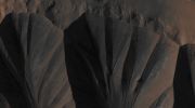 Gullies-ESP_020661_1440-PCF-LXTT-IPF.jpg